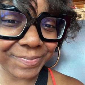 Meet your Posher, Consuela